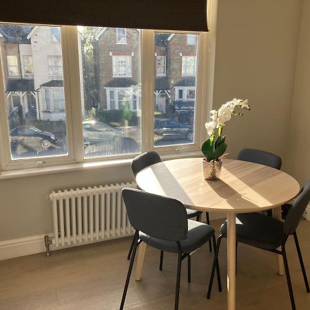 Splendid 2 Bed Flat With Private Terrace In Wimbledon - 2 The Queens Apartman London Kültér fotó