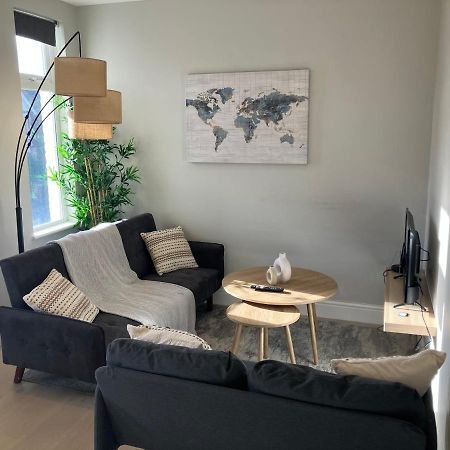 Splendid 2 Bed Flat With Private Terrace In Wimbledon - 2 The Queens Apartman London Kültér fotó