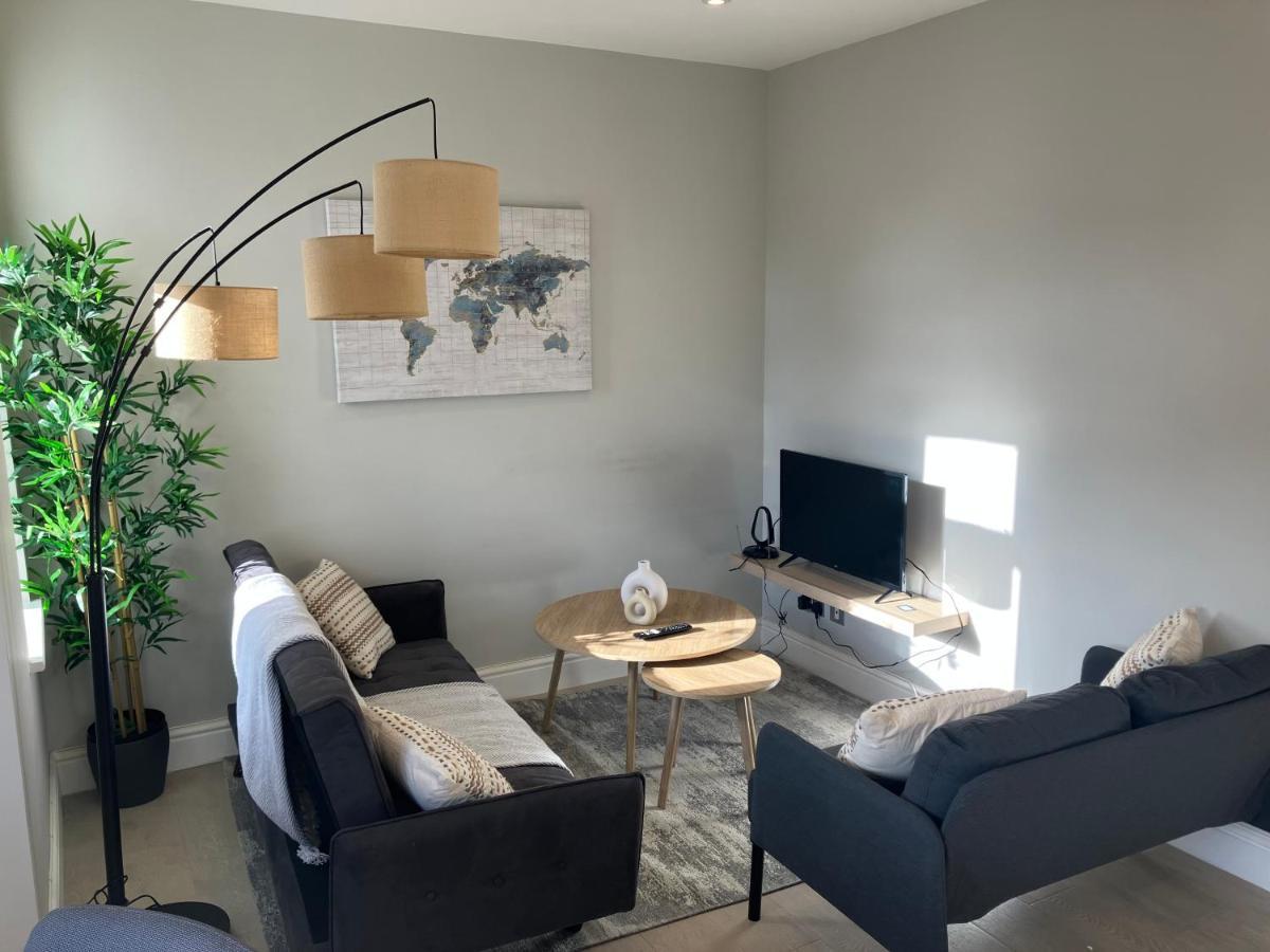 Splendid 2 Bed Flat With Private Terrace In Wimbledon - 2 The Queens Apartman London Kültér fotó