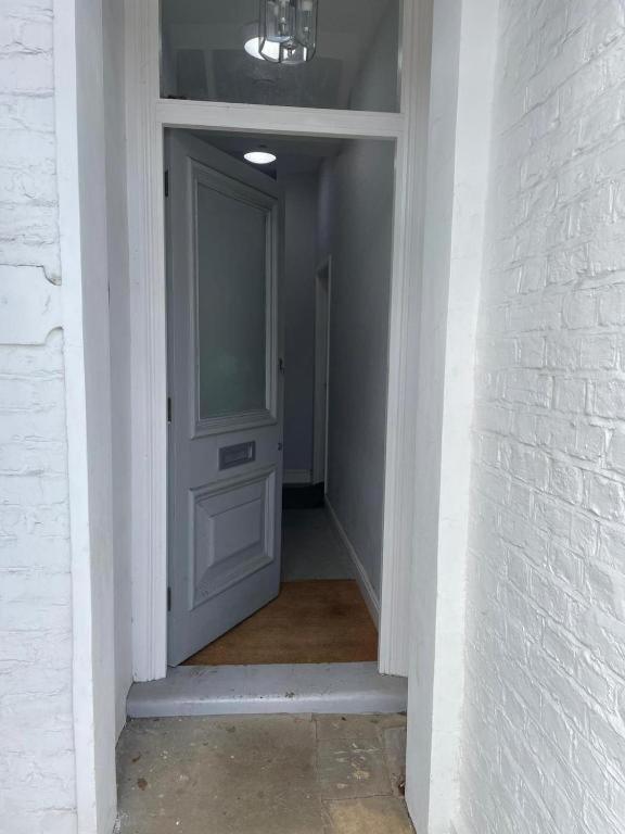 Splendid 2 Bed Flat With Private Terrace In Wimbledon - 2 The Queens Apartman London Kültér fotó